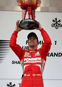Fernando Alonso sa peharom Get Authentic Cheap Pice