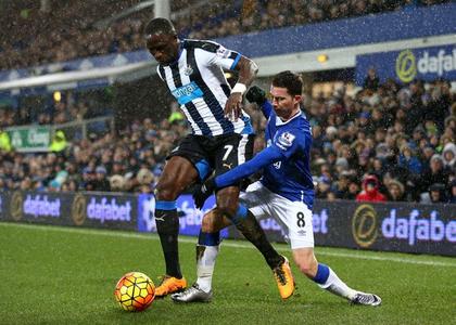Newcastle United FC i lopta 2025 Cheap Online