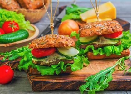 Hamburger sa puno zelene salate Discount Many Kinds Of