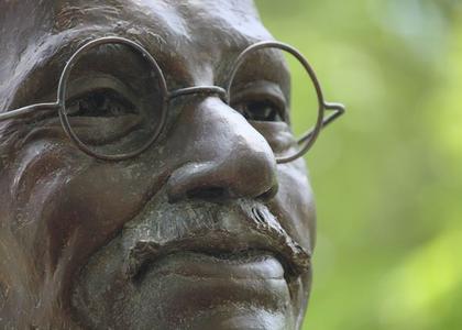 Mahatma Gandhi i naocare Discount Pay With Paypal