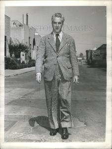 1943 Press Photo Dudley Nichols Hollywood writer producer Free Shipping Visit