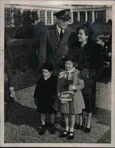 1941 Press Photo Captain Elliott Roosevelt,Mrs. Roosevelt,Elliott Jr.,Chandler Free Shipping Deals