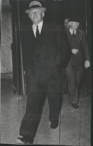 1940 Press Photo James J.Hines Convicted and Surrenders Free Shipping Eastbay