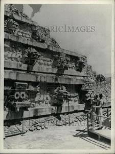 1941 Press Photo Plumed Serpent Sale Discount