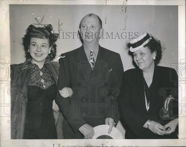 1945 Press Photo Hollywood Jane Withers and Parents For Nice Cheap Price