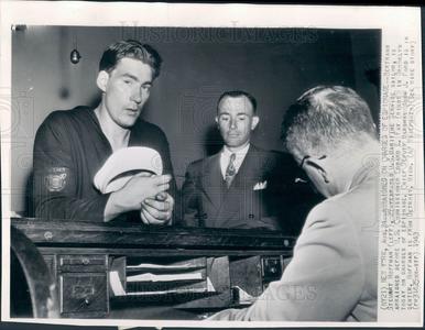 1943 Press Photo Bertrand Steurt Hoffman espionage Free Shipping View