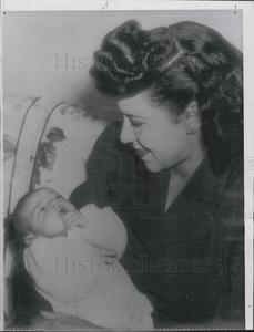 1947 Press Photo Marva Louis wife of  BoxerJoe Louis holds Joe Louis Jr Clearance 2025 New