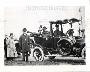 1947 Press Photo MOTORING PRESIDENTS: TAFT Deals Cheap Pice