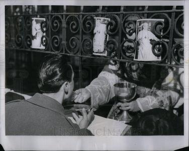 1945 Press Photo Communication Vatican City Plus XII Visa Payment For Sale