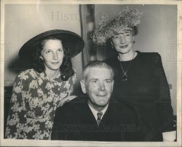 1948 Press Photo Chief Justice James McDermott, wife Helen & daughter Helen Buy Cheap Best Wholesale