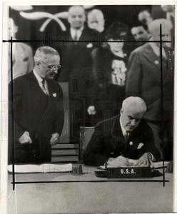 1945 Press Photo United Nations charter Truman Edward Sale Visa Payment