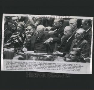 1949 Press Photo Delegates at U.N. Session Looking For