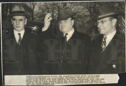 1949 Press Photo OJD Delegates At White House Discount Shop For