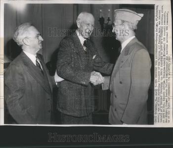 1949 Press Photo Veteran Foreign Wars George Kelley Discount Shop