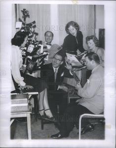 1950 Press Photo Bill (Bewitched) Snyder & Friends Outlet 2025 Newest