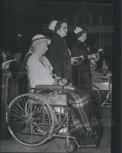 1950 Press Photo Worshipers Pray for Physical Healing Sale Latest