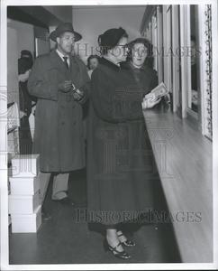 1951 Press Photo Victim Fail Worthy Sale Sast