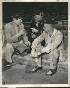 1952 Press Photo Horace Waters American Legion Member Discount Many Kinds Of