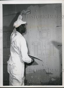 1952 Press Photo Plasterer at work Sale Best Sale