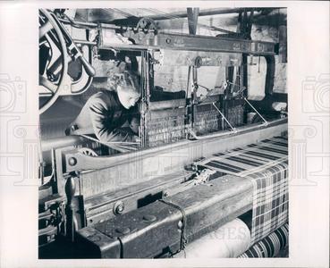 1952 Scotland Weaving Tartans Press Photo Free Shipping In China