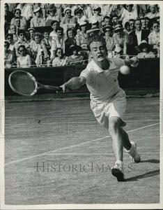 1953 Press Photo British Tennis Player R.K. Wilson Cheap Pick A Best