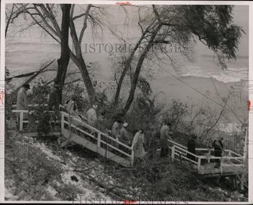 1954 Press Photo Dr. Sam Sheppard murder trial party, Bay Village, Ohio. Outlet Collections