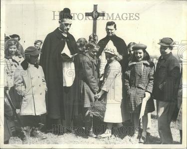 1954 Press Photo Ground-breaking ceremonies for church. Sale Original