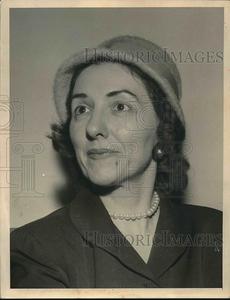 1954 Press Photo Mystery witness Mrs. Jay Bender Free Shipping Genuine