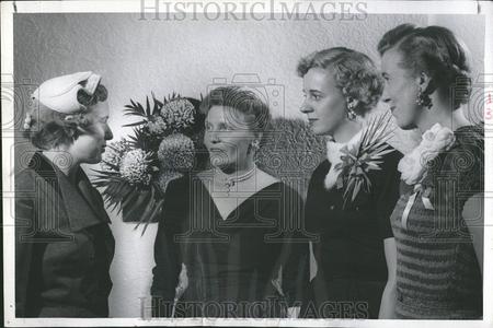 1954 Press Photo Mrs Herman Eichenburg greets guests Clearance In China