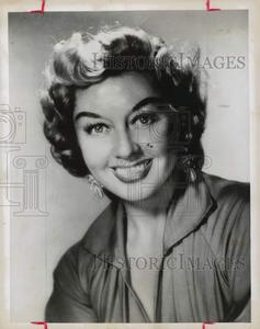 1955 Press Photo Actress Joan Blondell - hpp14338 With Credit Card For Sale