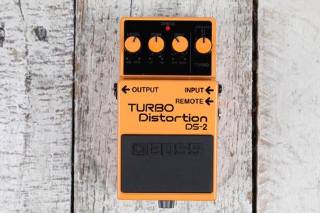 Boss DS-2 Turbo Distortion Pedal Electric Guitar Distortion Effects Pedal Cheap Pice Discount Authentic