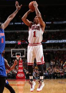 Derrick Rose skok sa loptom Discount Professional