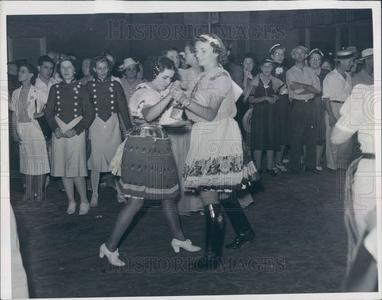 1939 Detroit, MI Natl Fraternal Congress Beer Barrel Polka Press Photo Free Shipping Best Pices
