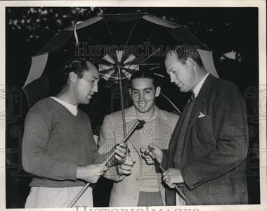 1940 Press Photo Ky Laffon , Jo Robinson and Ed Dudley examine their putters Purchase Cheap Pice