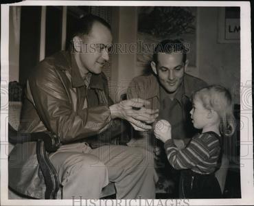 1941 Press Photo Athletics pitchers Nelson Potter and John Knott autograph ball Cheap Wholesale