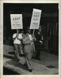 1943 Press Photo CIO maritime union picket against reporter Westbrook Pegler, NY Free Shipping Sast