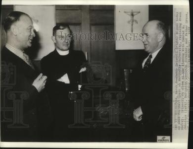 1937 Press Photo Paddy Driscoll signed contract as Marquette head football coach Best Place For Sale