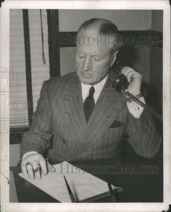 1943 Press Photo Kim Sigler Michigan Governor Sale Manchester