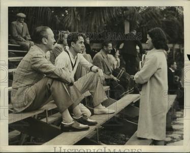 1940 Press Photo Sarah Fabyan talks with William Stewart & Alfred Vanderbilt Latest Cheap Online