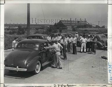 1941 Press Photo Strikers at the Great Lakes steel Corp. Clearance Classic