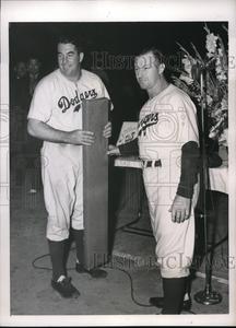 1940 Press Photo Chuck Dressen Coach Dodgers Freddie Fitzsimmons Pitcher MLB Enjoy Online