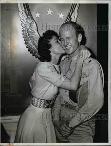 1942 Press Photo Mrs J Despress widow of lost sailor kisses Lt TC Griffin The Best Store To Get
