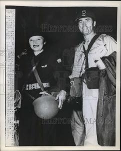 1944 Press Photo Katherine Cornell and Brian Aherne Embarking for Theater Outlet Release Dates