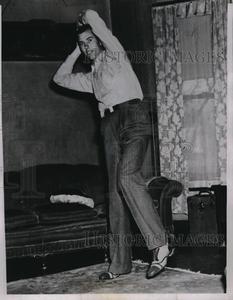1939 Press Photo Monte Stratton of Chicago White Sox Tries Out Artificial Leg Free Shipping Recommend