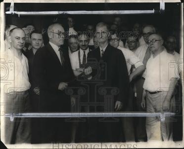 1942 Press Photo Harry Perry presents gavel to Walter James Visit New Online