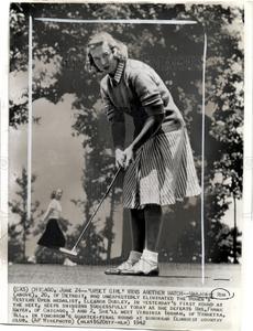 1942 Press Photo Marjorie Row golf Detroit Discount Tumblr