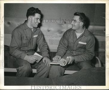 1942 Press Photo Martin Chaves & Johnny Berardino Outlet Supply