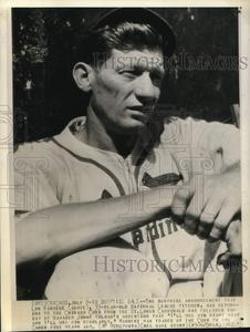 1942 Press Photo Lon Warneke, St. Louis Cardinals Baseball Pitcher - hpx02834 Buy Cheap Factory Outlet