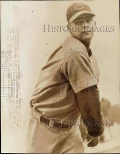 1942 Press Photo Cincinnati Reds baseball pitcher Ray Starr in Tampa, Florida Sale For Nice