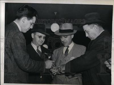 1941 Press Photo JH Thornberry,HG Bernsee,RJ Gagan, EA Kohlmase & time fuses Cheap Real Authentic